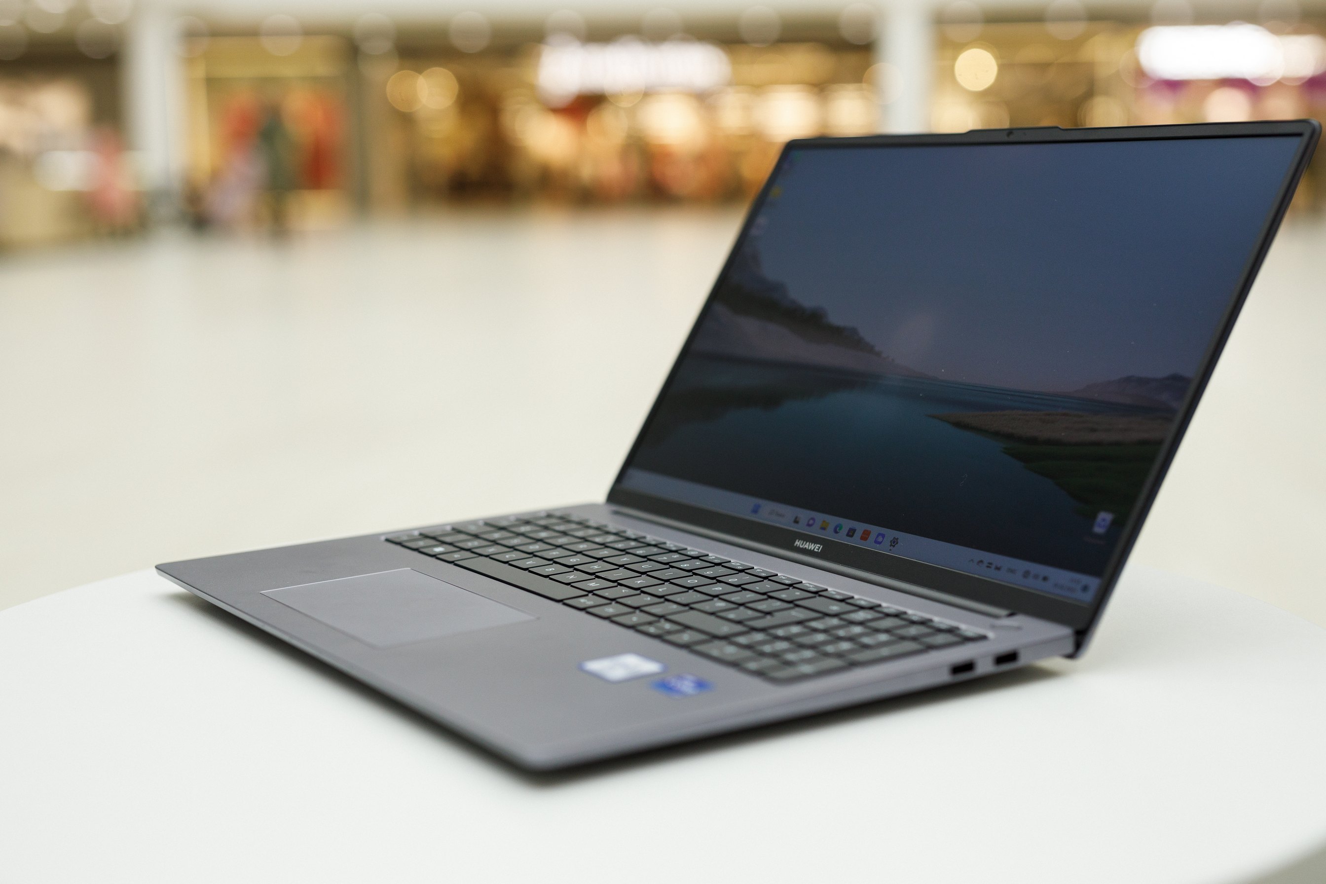 Huawei MateBook D16: большой экран и мощный процессор для эффективной работы 